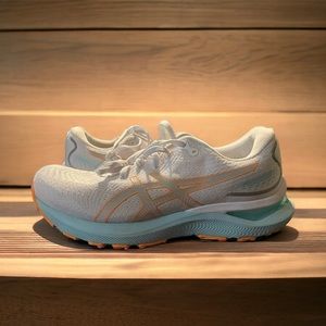 ASICS GEL-CUMULUS 24 women size 9 running shoes.